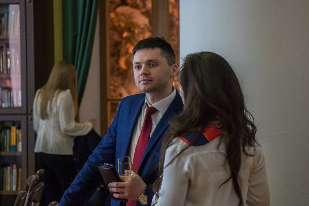 Цветного дресс-кода придерживались и мужчины