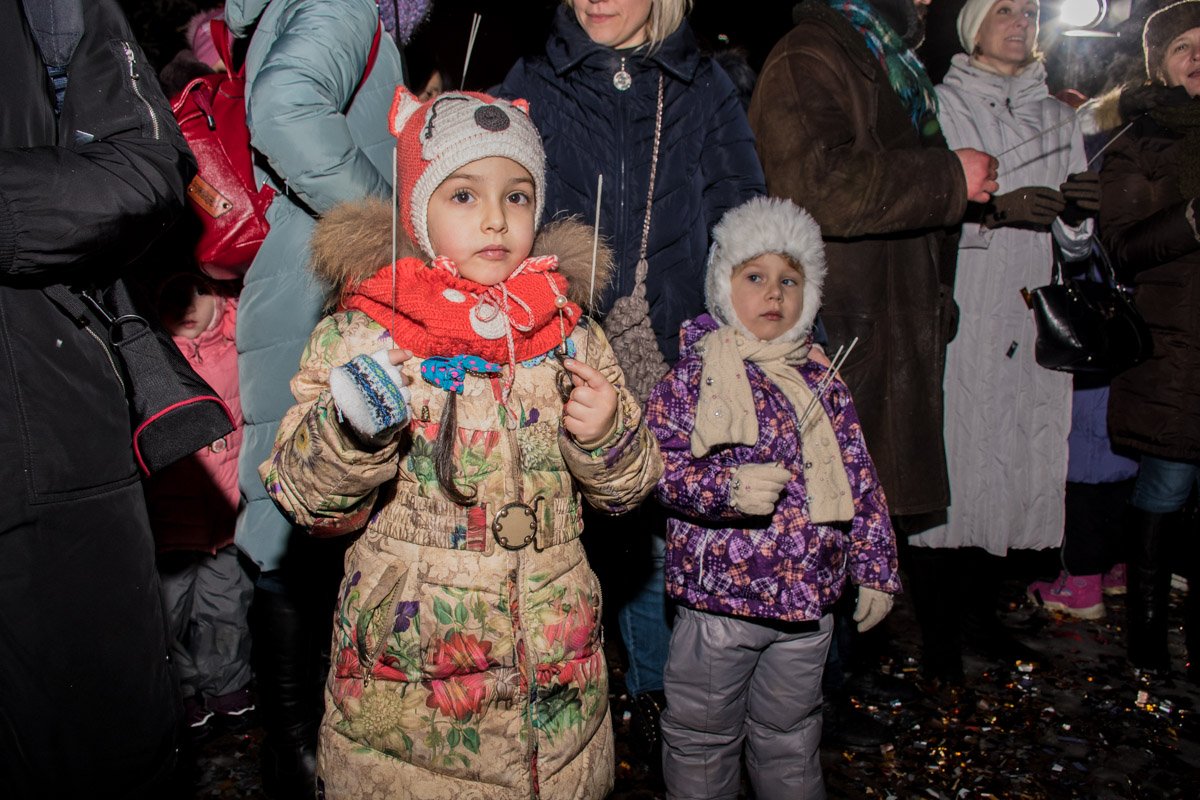 Устанавливать новогодний рекорд на Печерске пришли даже самые маленькие киевляне