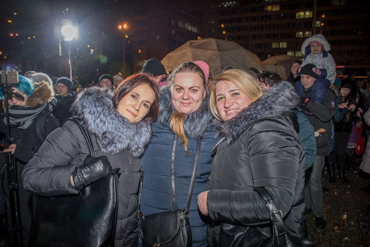 Гости мероприятия с удовольствием фотографировались 