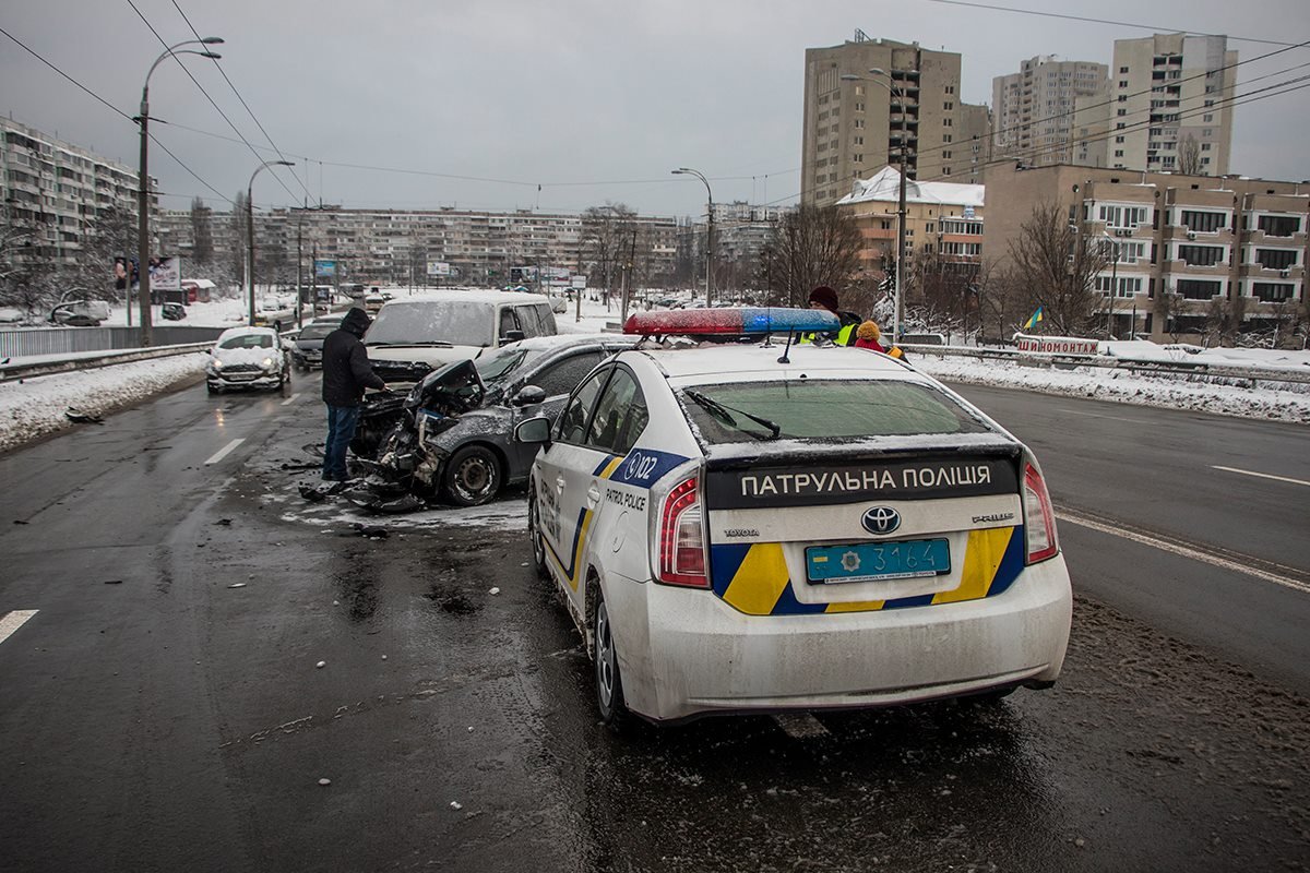 На месте ДТП работает следователь и патрульная полиция