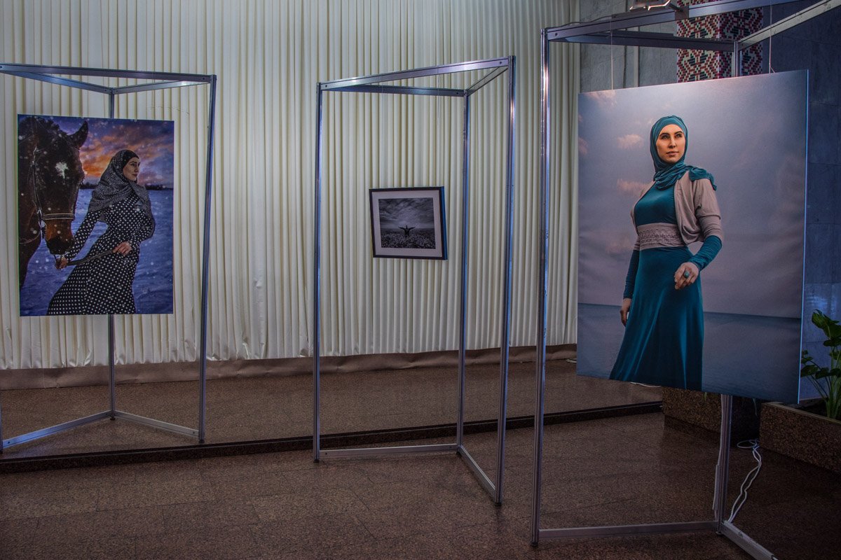 При первом замужестве Амина приняла ислам и поменяла имя - из Натальи Никифоровой она стала Аминой Мустафиновой