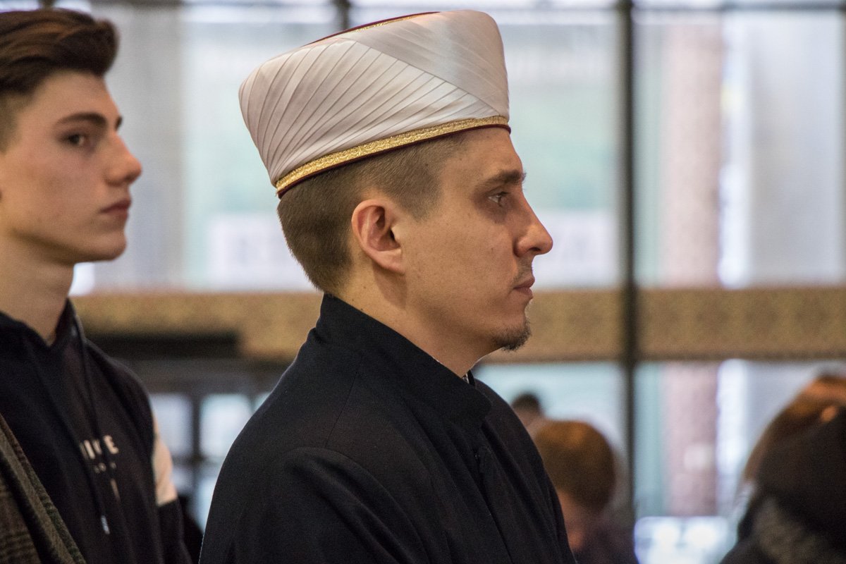 Открывал выставку и муж погибшей Адам Осмаев