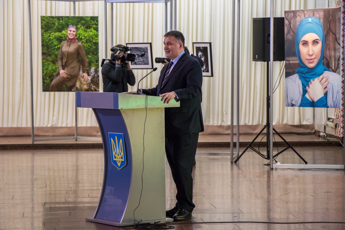 Министр внутренних дел Украины Арсен Аваков также выступил на выставке