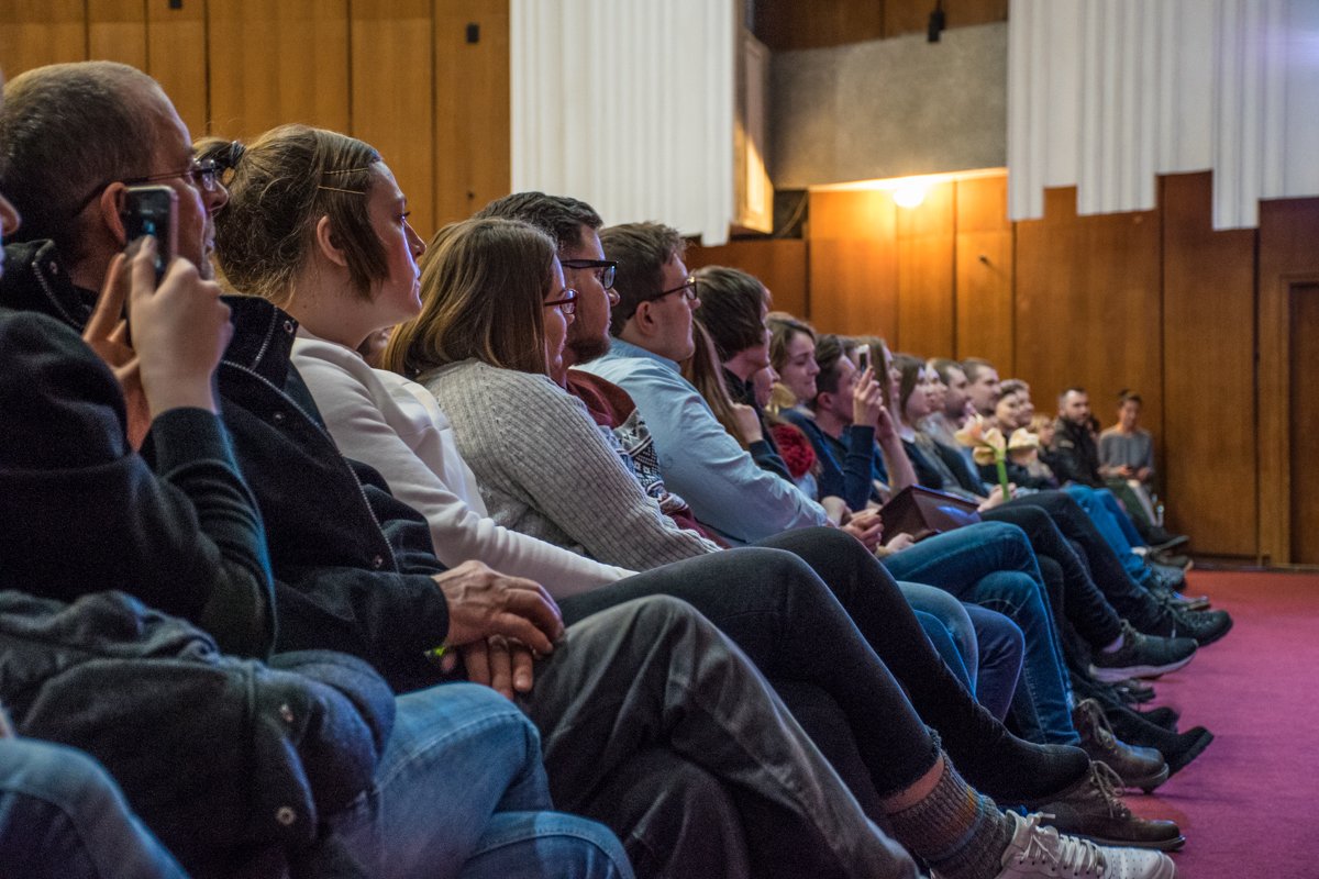 В Доме кино почти не осталось свободных мест