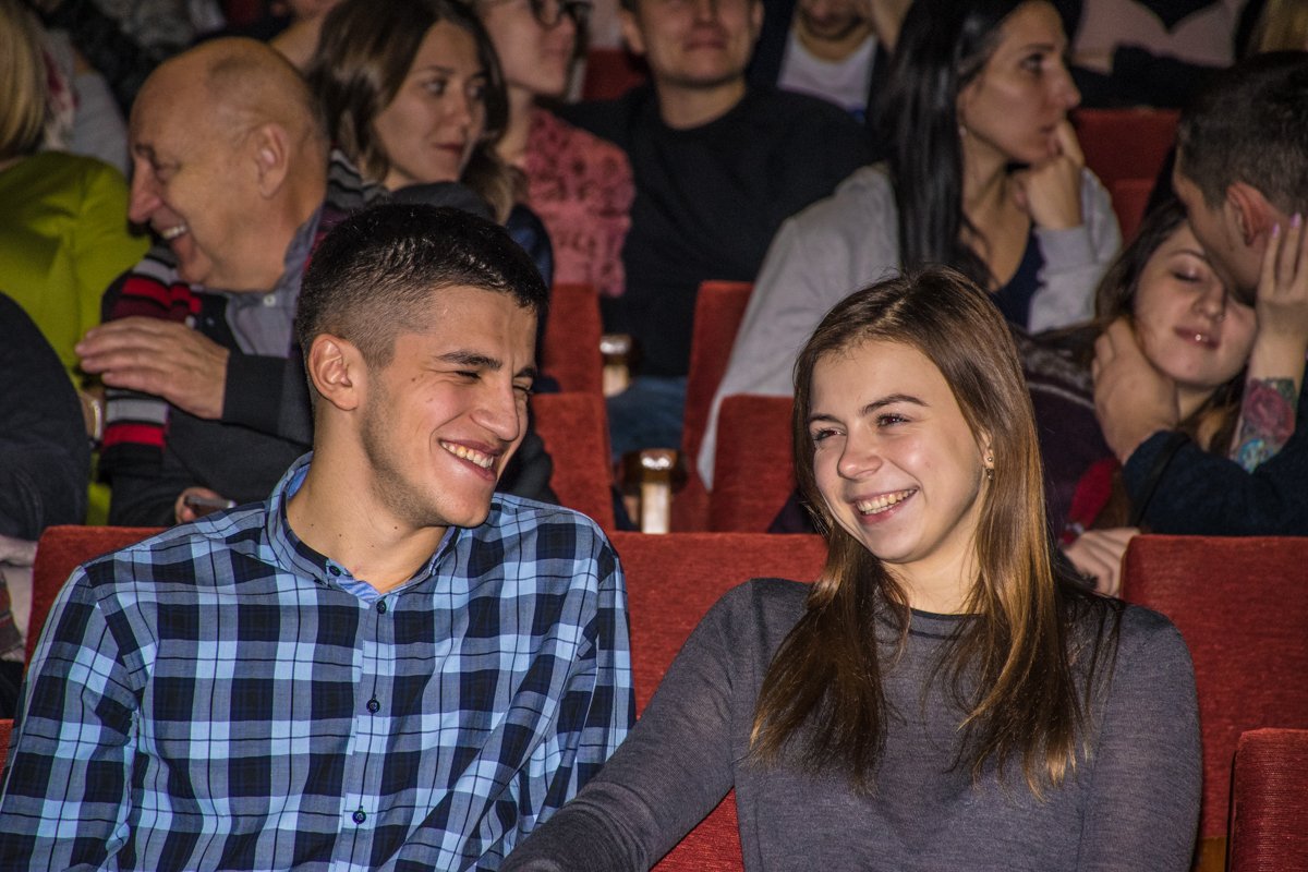 Зрители улыбались шуткам певца