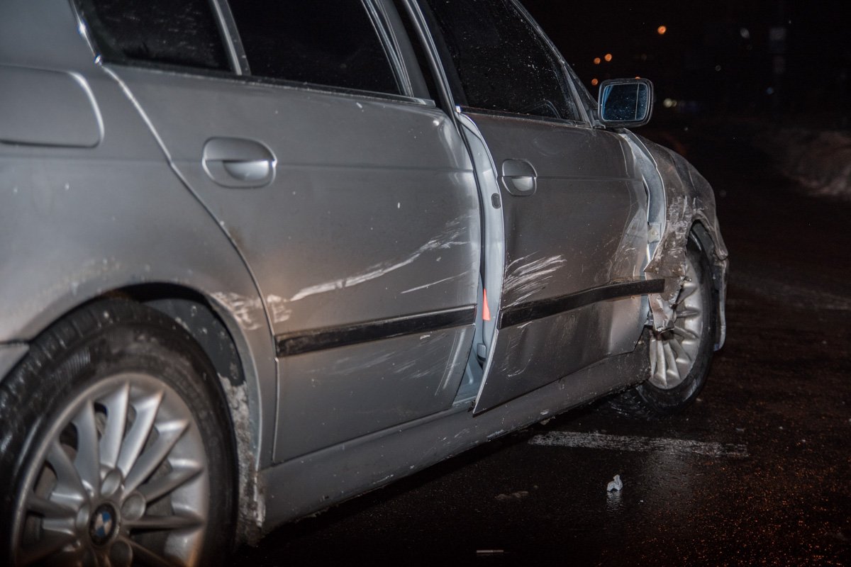 Поцарапана правая сторона