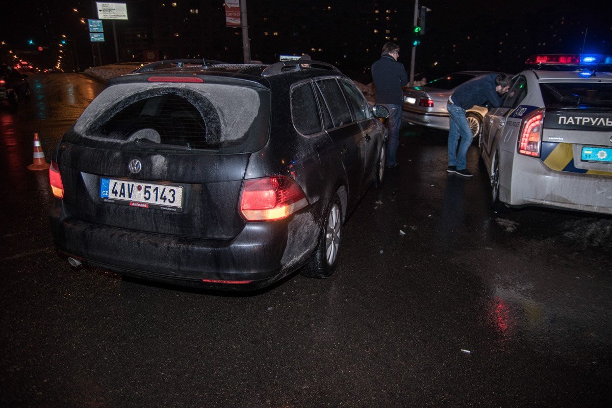 Автомобили столкнулись на пересечении улиц Драйзера и Оноре де Бальзька 