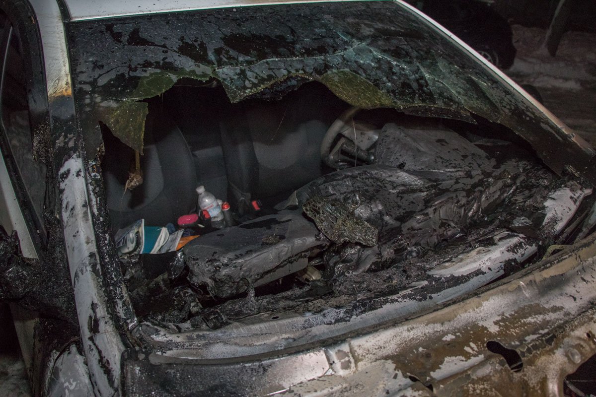 От лобового стекла почти ничего не осталось