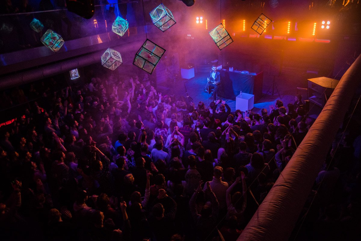 Толпа фанатов подпевала Noize MC весь концерт