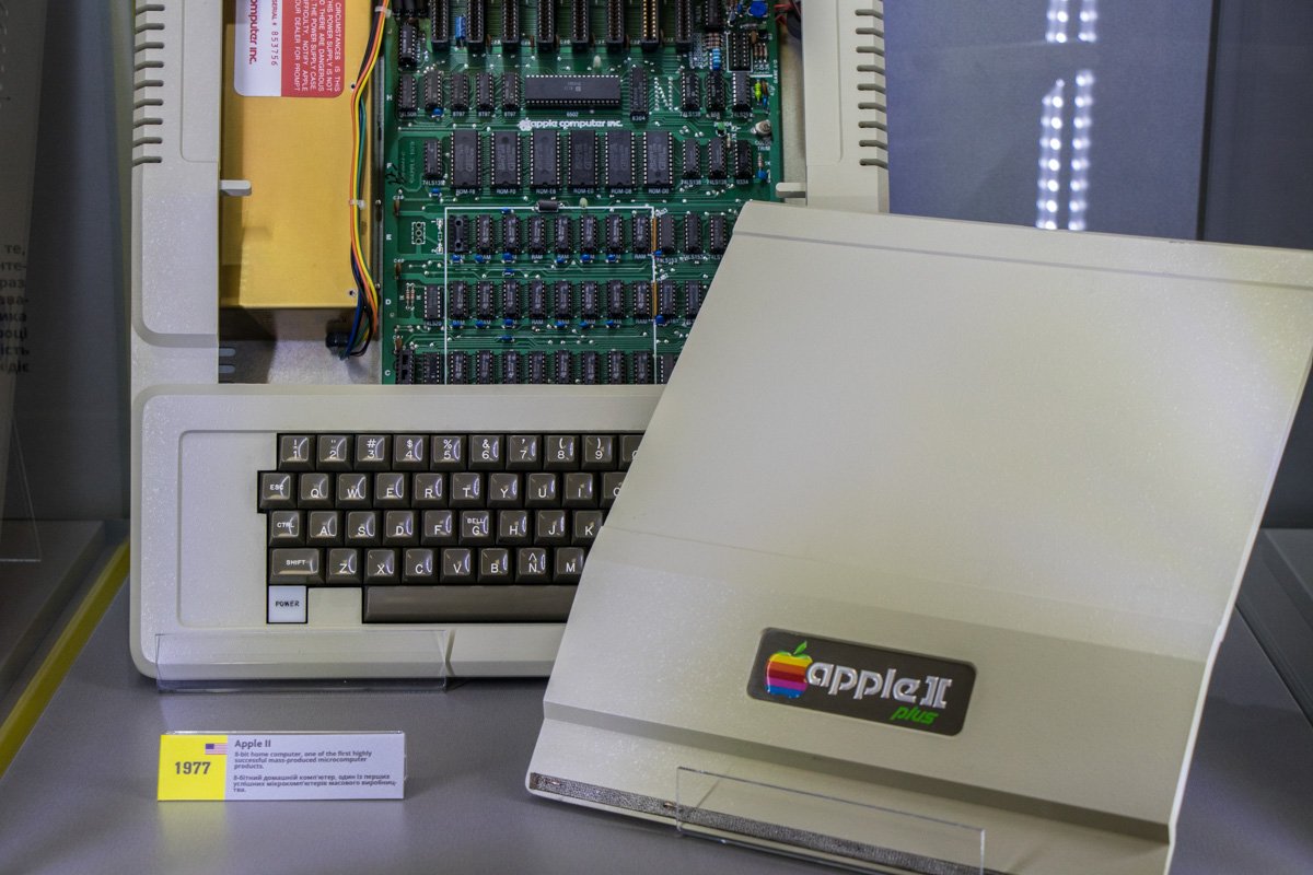 Apple || plus (1977), приобретенный в США 