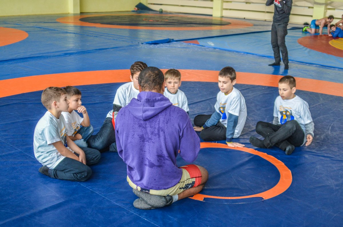 Маленькие спортсмены узнали, как стать чемпионами Маленькие спортсмены узнали, как стать чемпионами