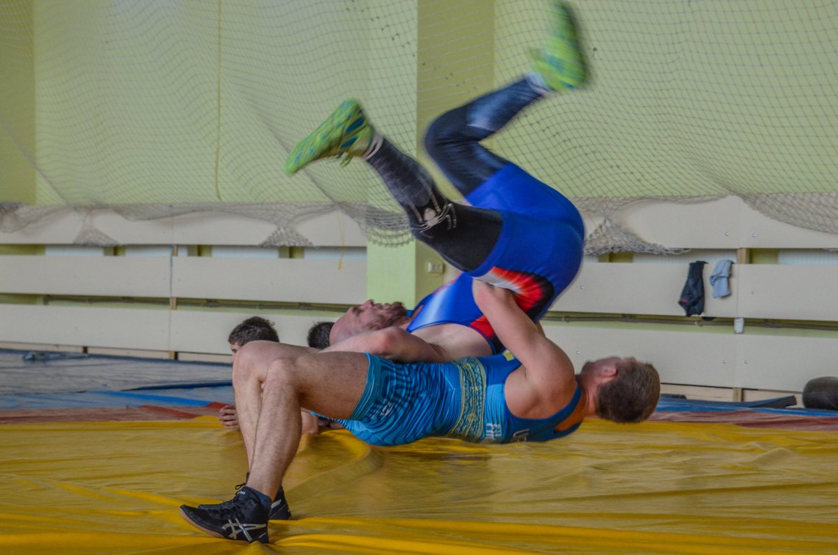 Украинские борцы продемонстрировали несколько известных приемов Украинские борцы продемонстрировали несколько известных приемов