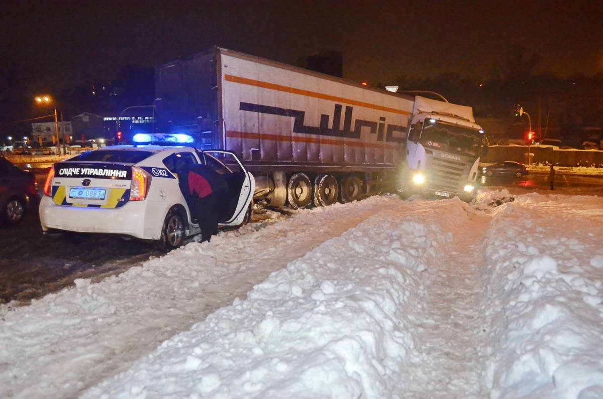 ДТП случилось из-за скользкой дороги ДТП случилось из-за скользкой дороги