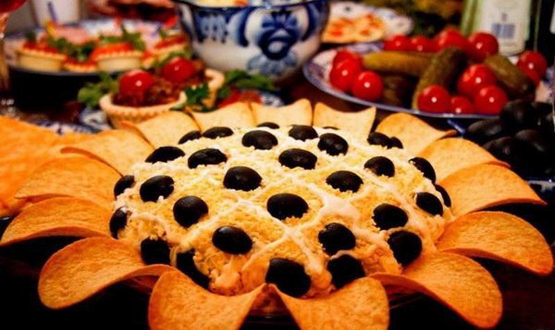 Рецепты самых вкусных салатов на Новый год 2018: как приготовить и фотографии 2