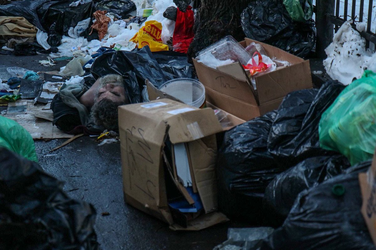 Скорее всего умерший был бездомным