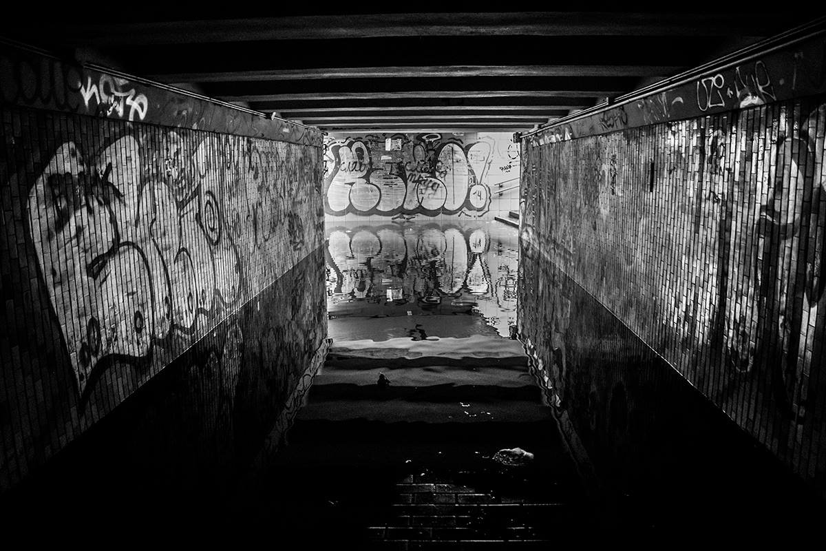 По улицах и переходах образовались целые реки