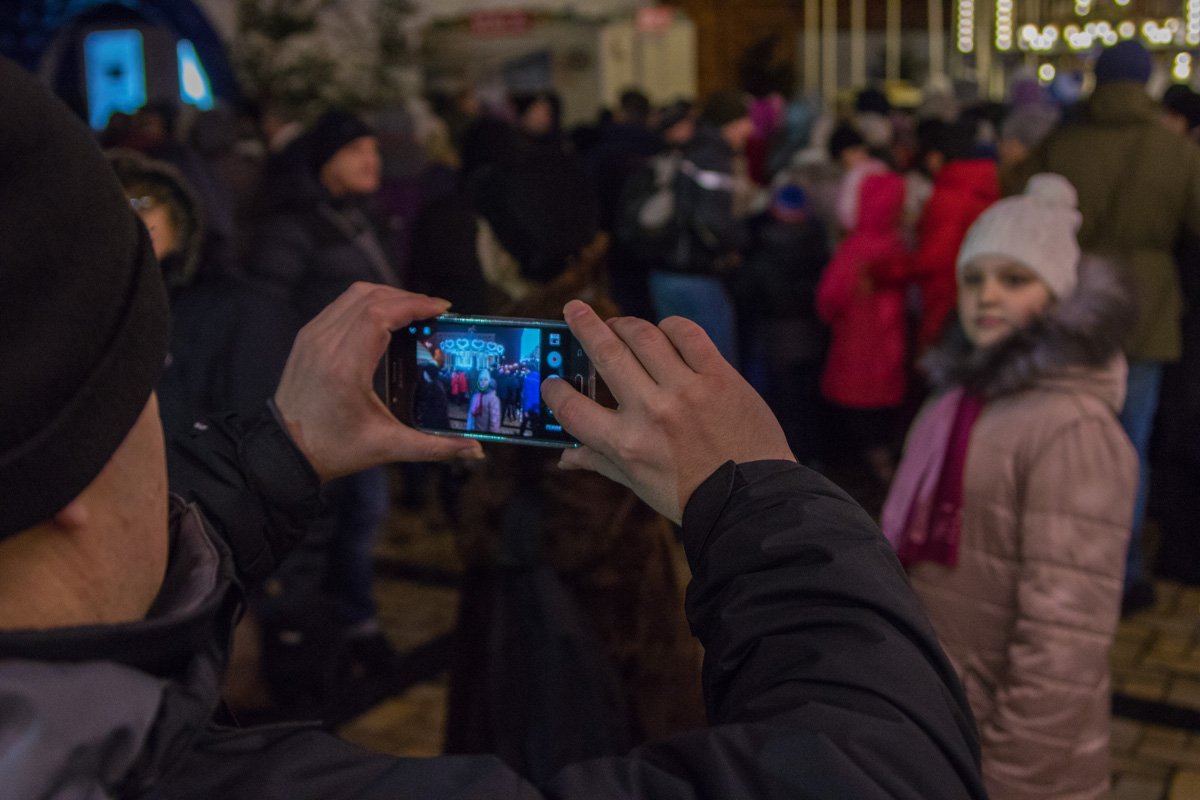На праздник пришли много деток 