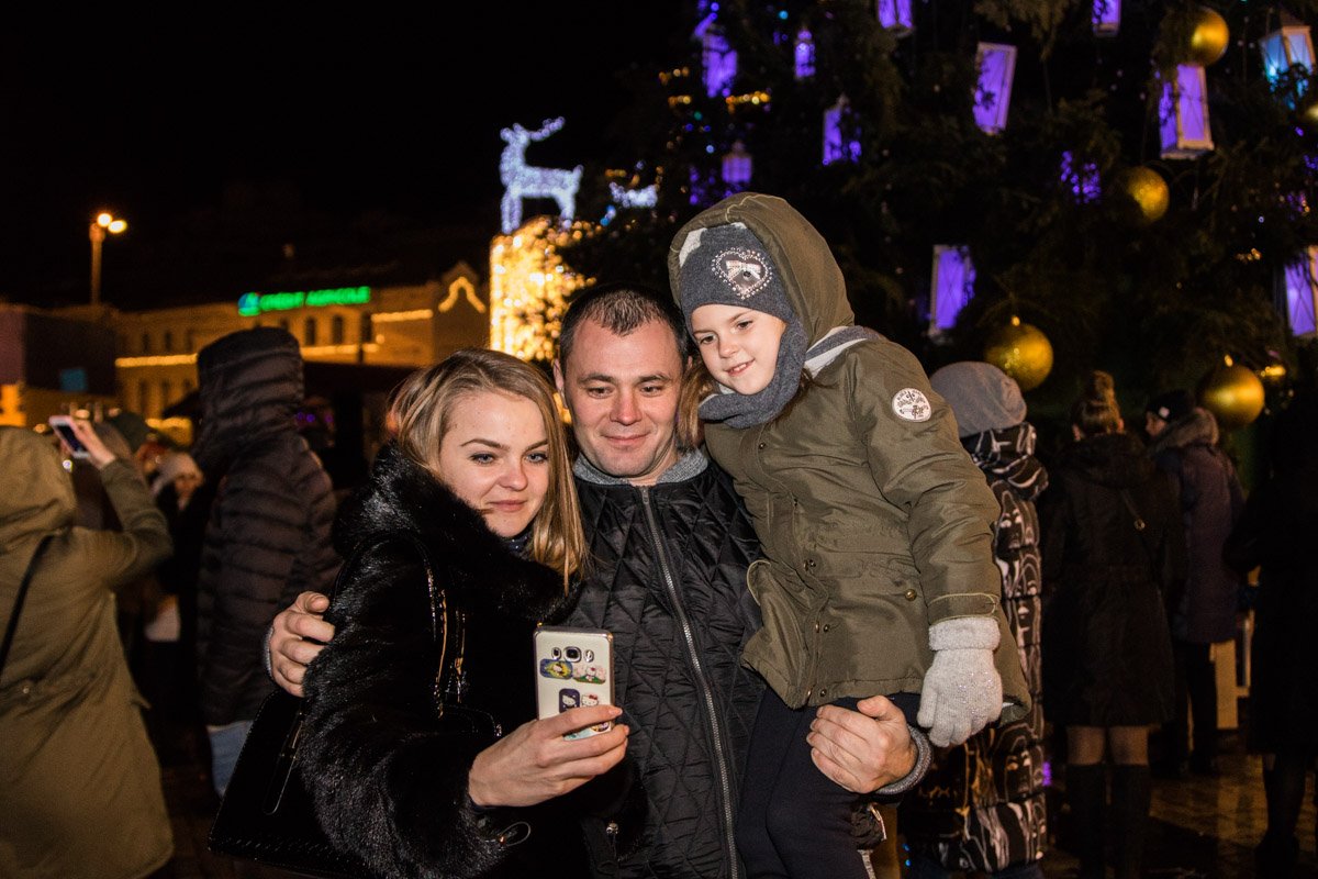 Много желающих было сфотографироваться у главной елки страны 