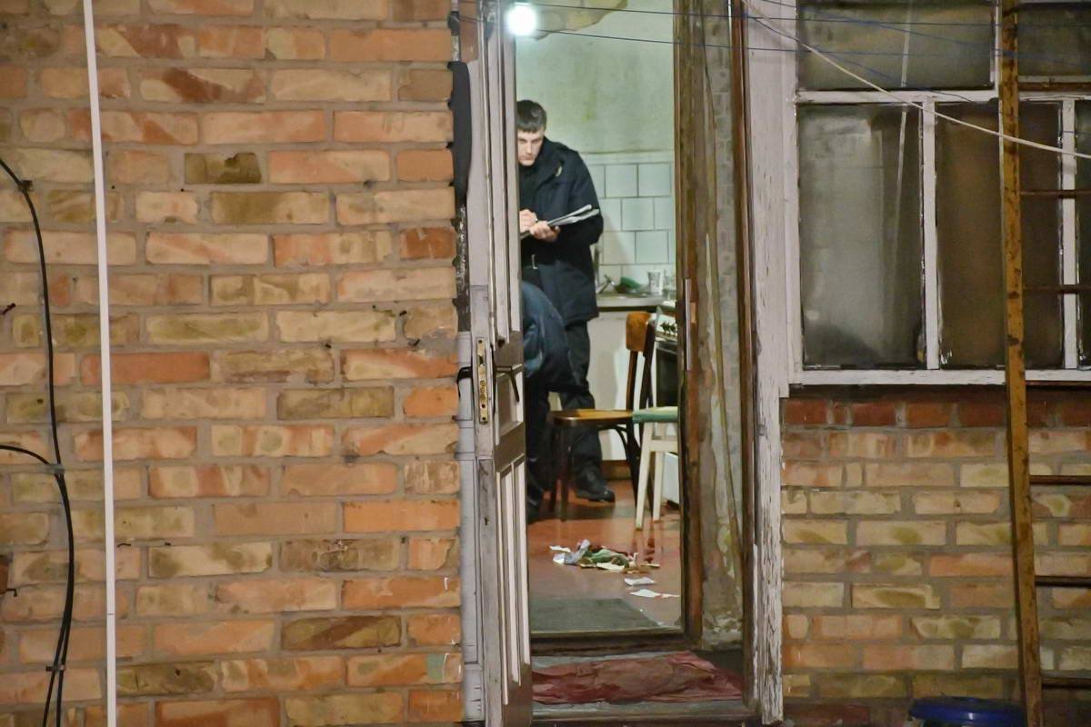 Отчим дважды ударил ножом пасынка Отчим дважды ударил ножом пасынка