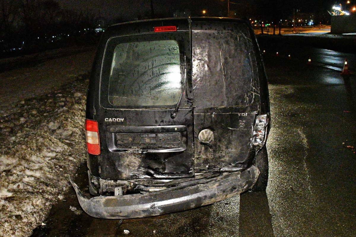 Volkswagen ударил задом встречное авто