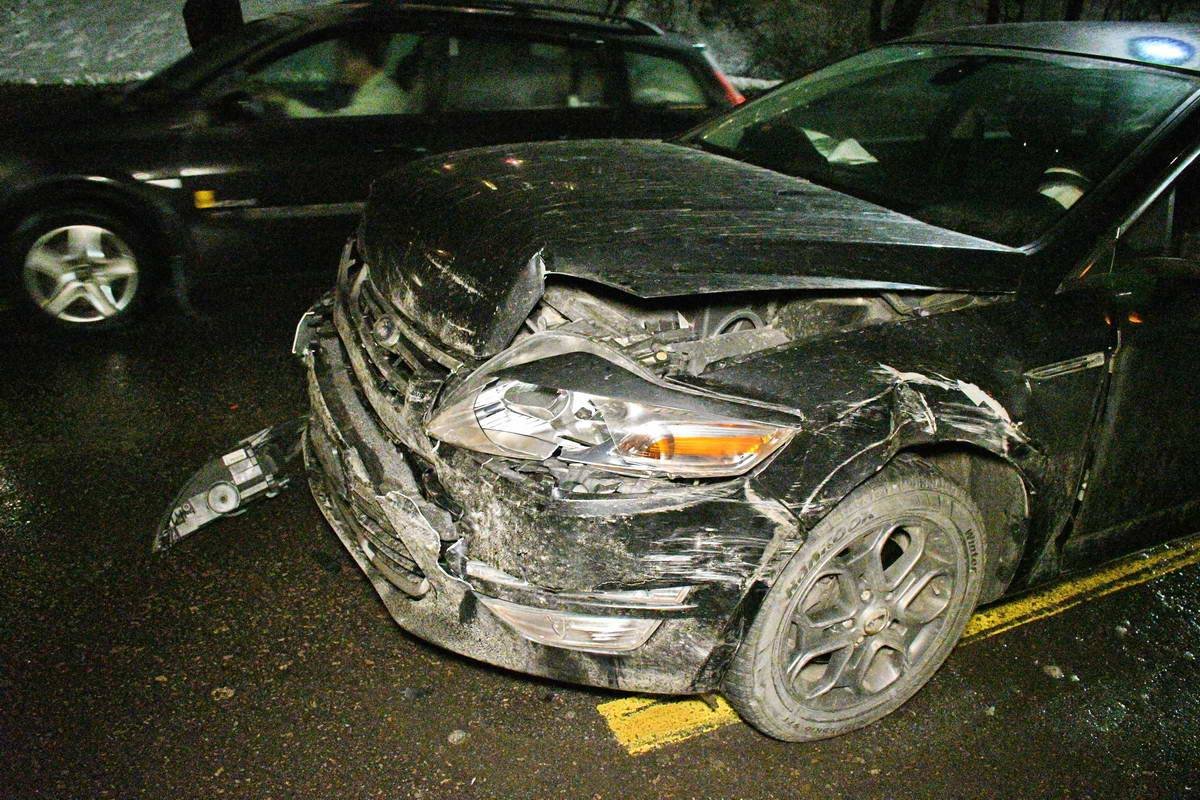 Открылся капот