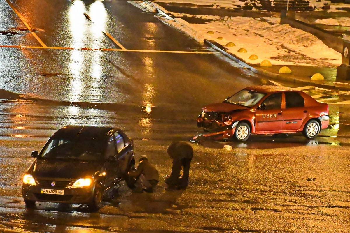 Автомобили столкнулись на Бессарабской площади