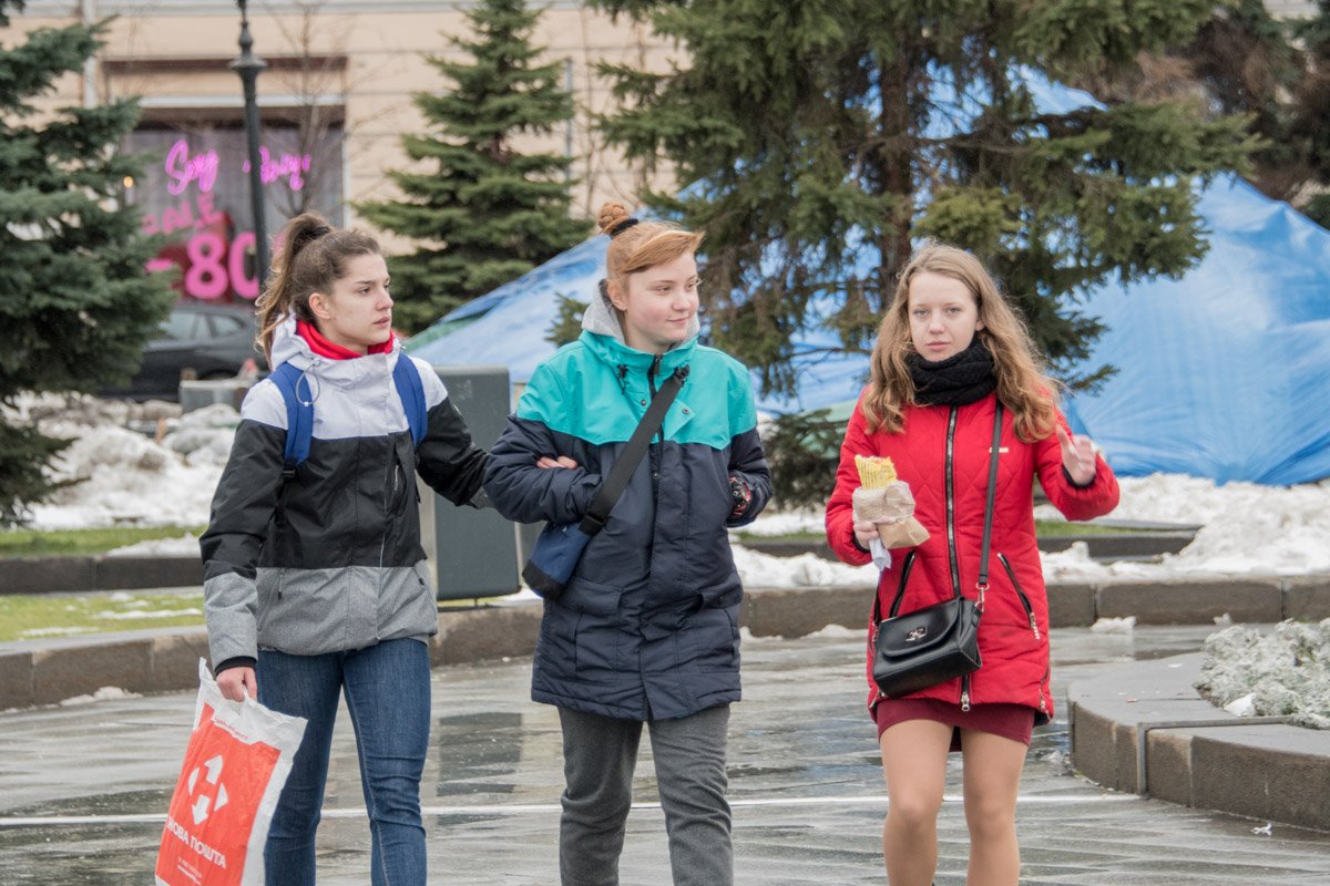 Что ни говори, а втроем - веселее Что ни говори, а втроем - веселее