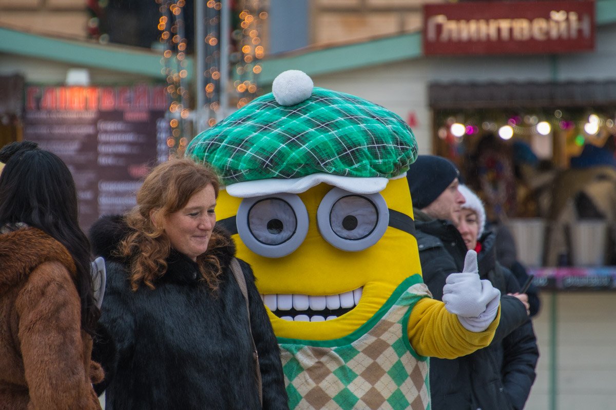 Яркие персонажи мультфильмов разбавляют серость зимнего дня Яркие персонажи мультфильмов разбавляют серость зимнего дня