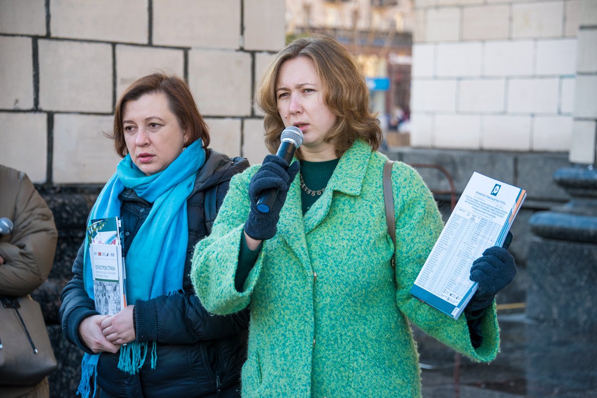 На акции выступили несколько активистов по правам человека На акции выступили несколько активистов по правам человека