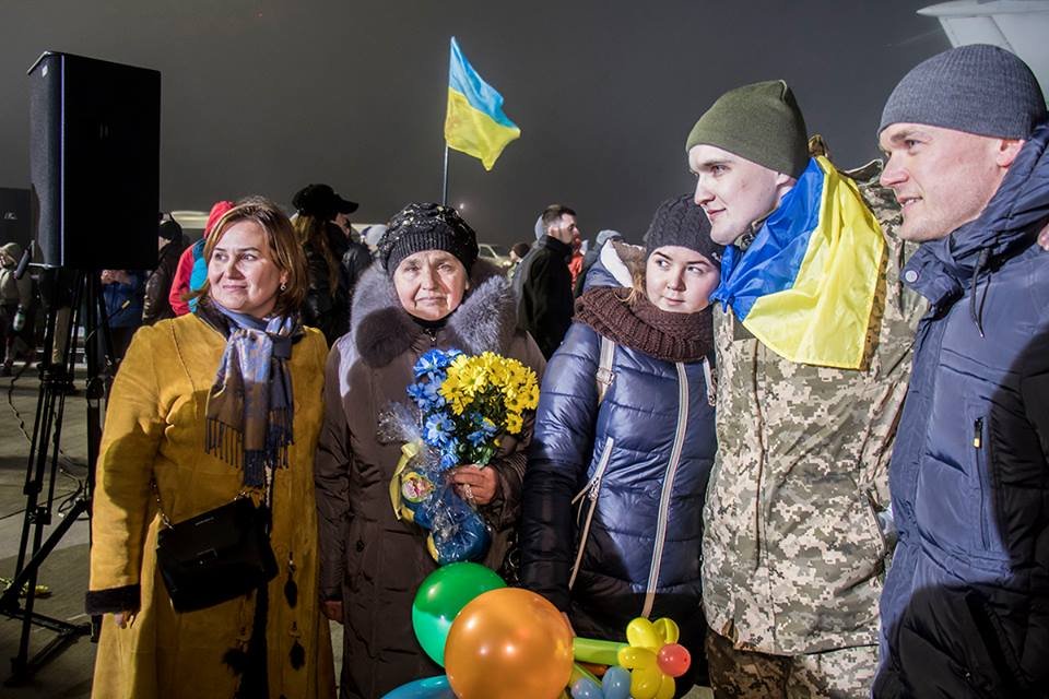 Молодой парень вернулся из плена, пробыв там 12 месяцев 
