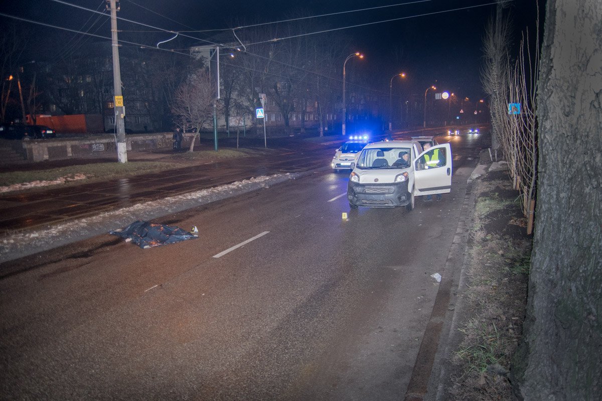 На перекрестке улиц Вацлава Гавела и Михаила Донца автомобиль Fiat сбил пожилую женщину На перекрестке улиц Вацлава Гавела и Михаила Донца автомобиль Fiat сбил пожилую женщину