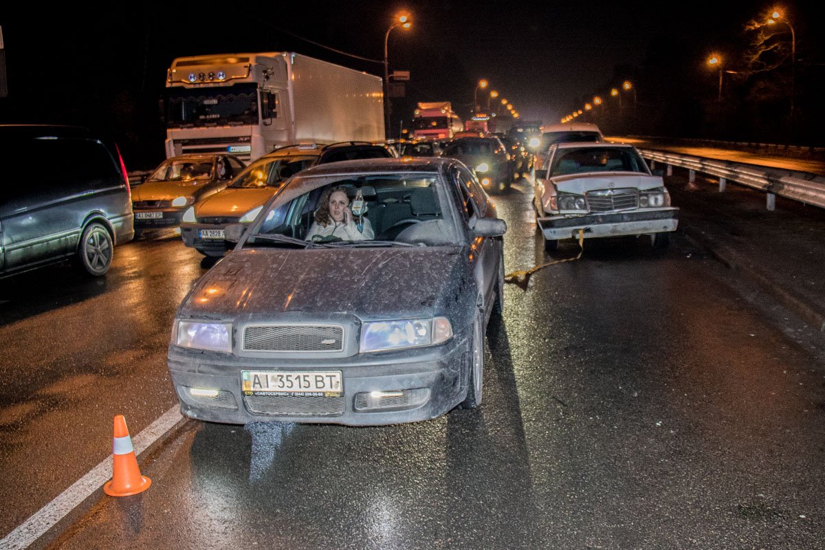На Большой Окружной на повороте на Бучу произошло ДТП На Большой Окружной на повороте на Бучу произошло ДТП