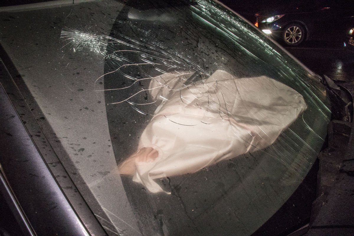 В автомобиле Honda сработали подушки безопасности, но пострадали и водитель, и пассажир В автомобиле Honda сработали подушки безопасности, но пострадали и водитель, и пассажир