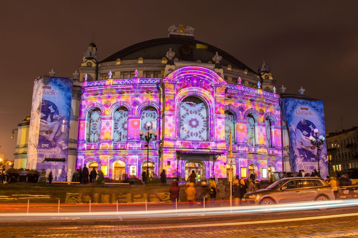 Абстрактные узоры переливаются всеми оттенками розового и лилового