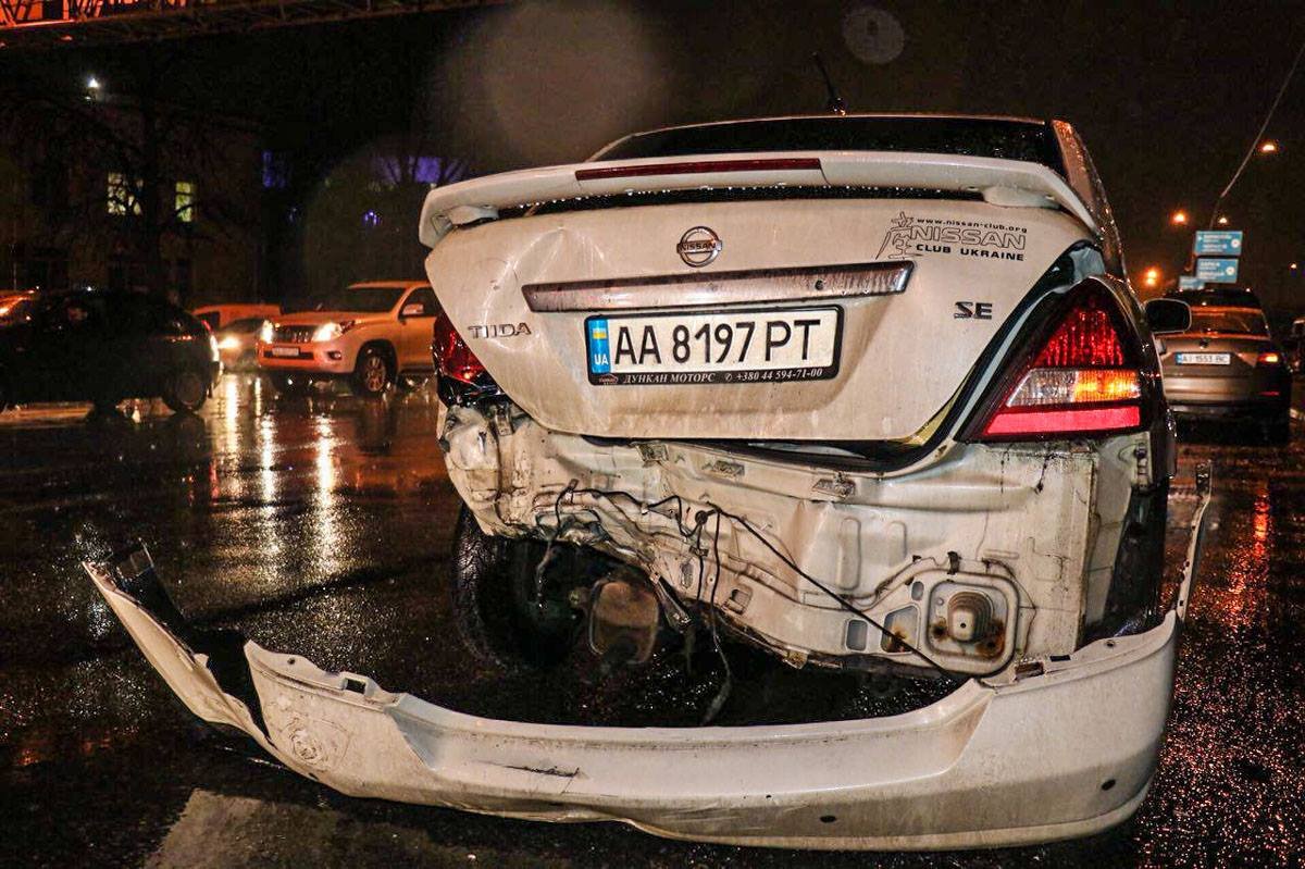 В результате произошло столкновение с Nissan В результате произошло столкновение с Nissan