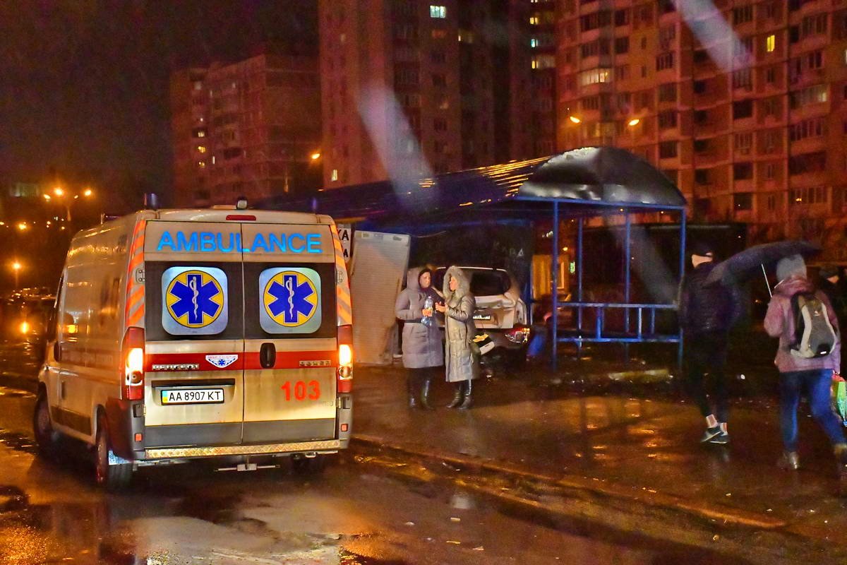 Единственной пострадавшей в ДТП оказалась женщина - пассажирка Hyundai Tucson, которой "скорая" оказала первую помощь