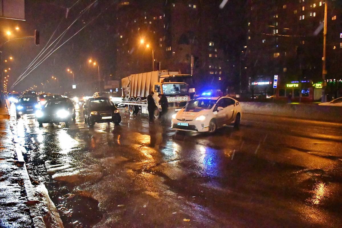 Сейчас на месте столкновения работаю сотрудники патрульной полиции