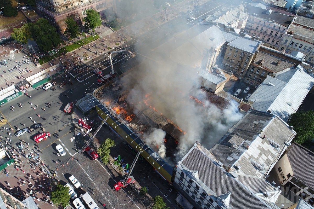 Здание бывшего Центрального гастронома - самое старое на Крещатике