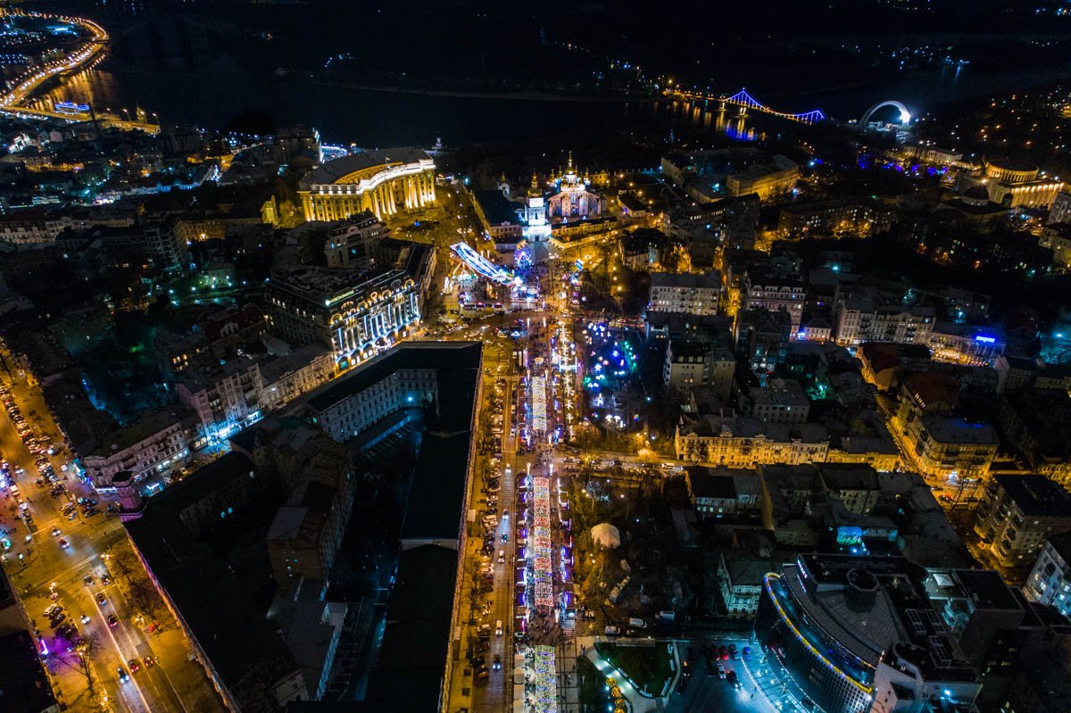 Если вы устали и новогоднее настроение не приходит - остановитесь и улыбнитесь прохожему! Если вы устали и новогоднее настроение не приходит - остановитесь и улыбнитесь прохожему!