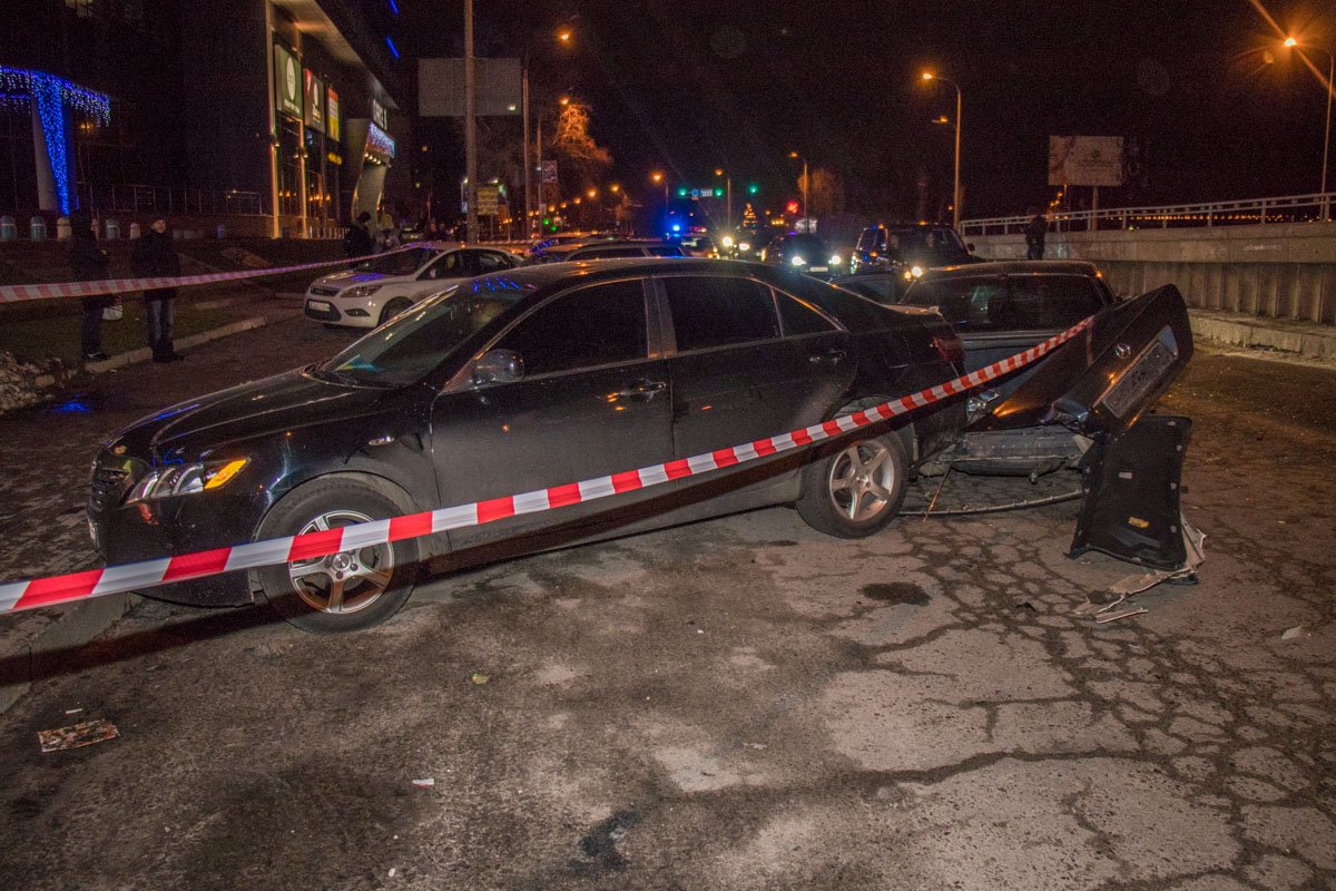 На Днепровской набережной в результате аварии пробки не образовалось На Днепровской набережной в результате аварии пробки не образовалось