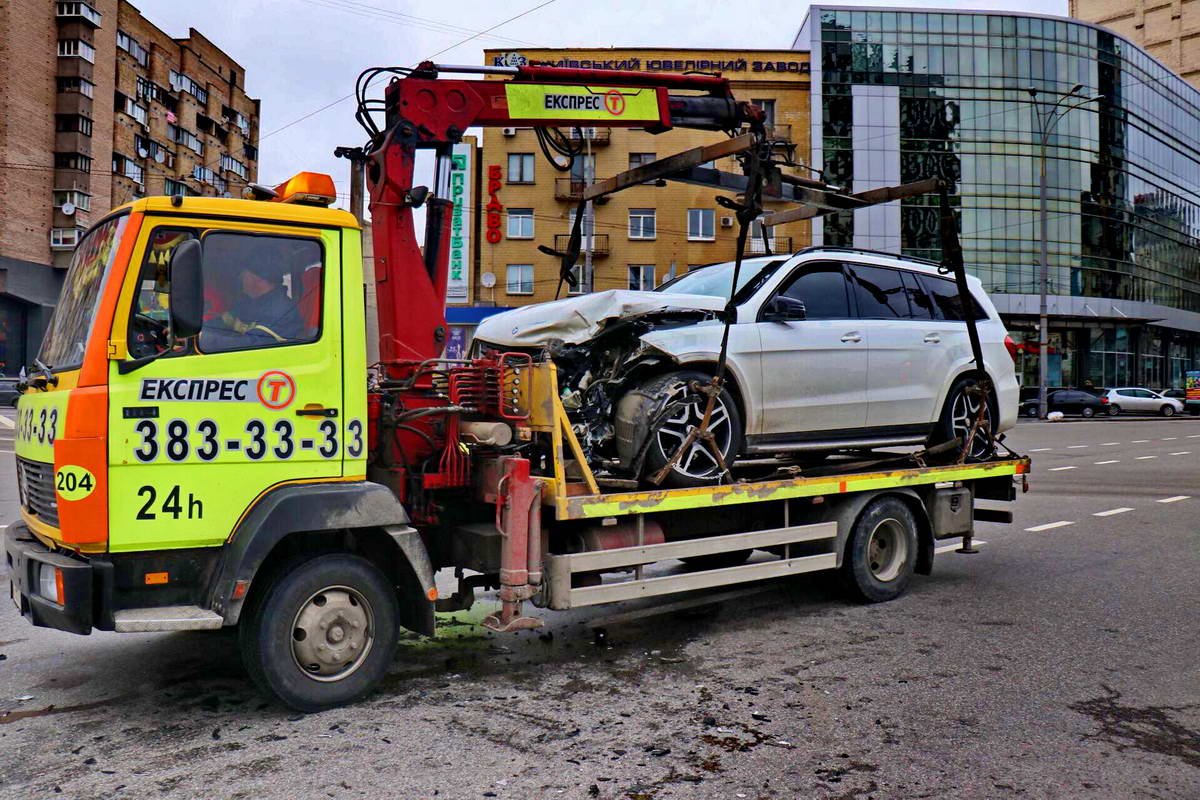 По предварительным данным, водитель Mazda не пропустил Mercedes По предварительным данным, водитель Mazda не пропустил Mercedes