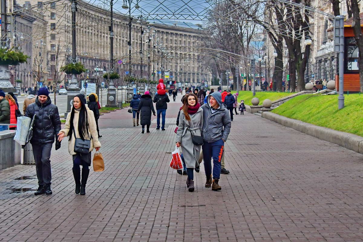 На Крещатике, как всегда, оживленно На Крещатике, как всегда, оживленно