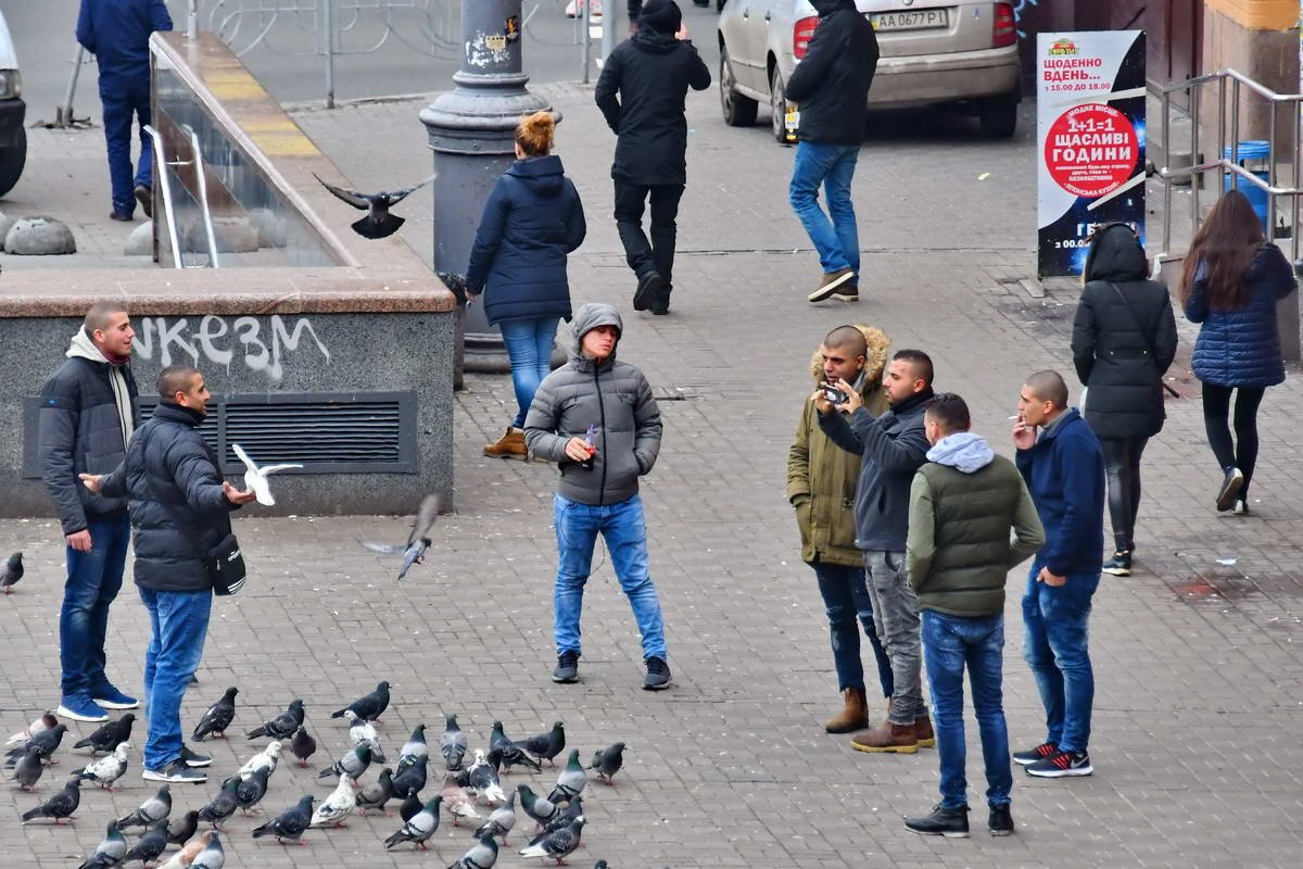 Что еще остается, как не сфотографироваться с голубями Что еще остается, как не сфотографироваться с голубями