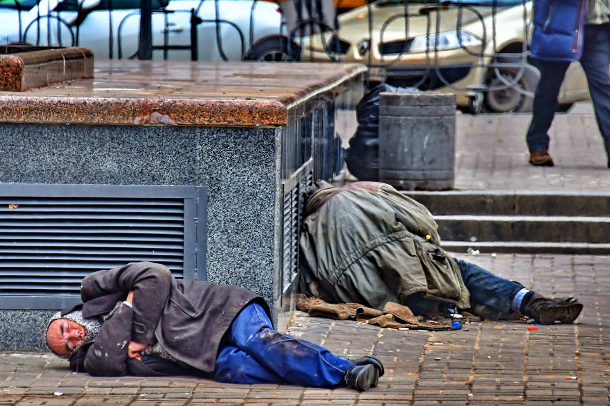 Кто-то провожает старый год во сне Кто-то провожает старый год во сне