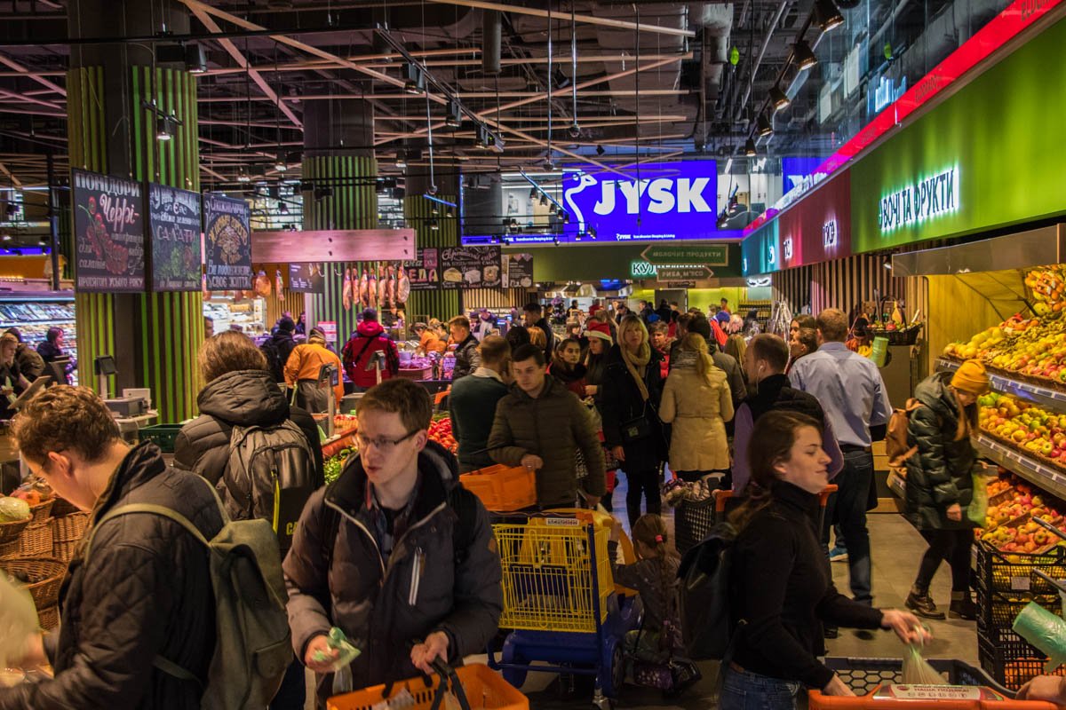 За мандаринами выстроилась такая очередь, что не помешала бы электронная регистрация За мандаринами выстроилась такая очередь, что не помешала бы электронная регистрация