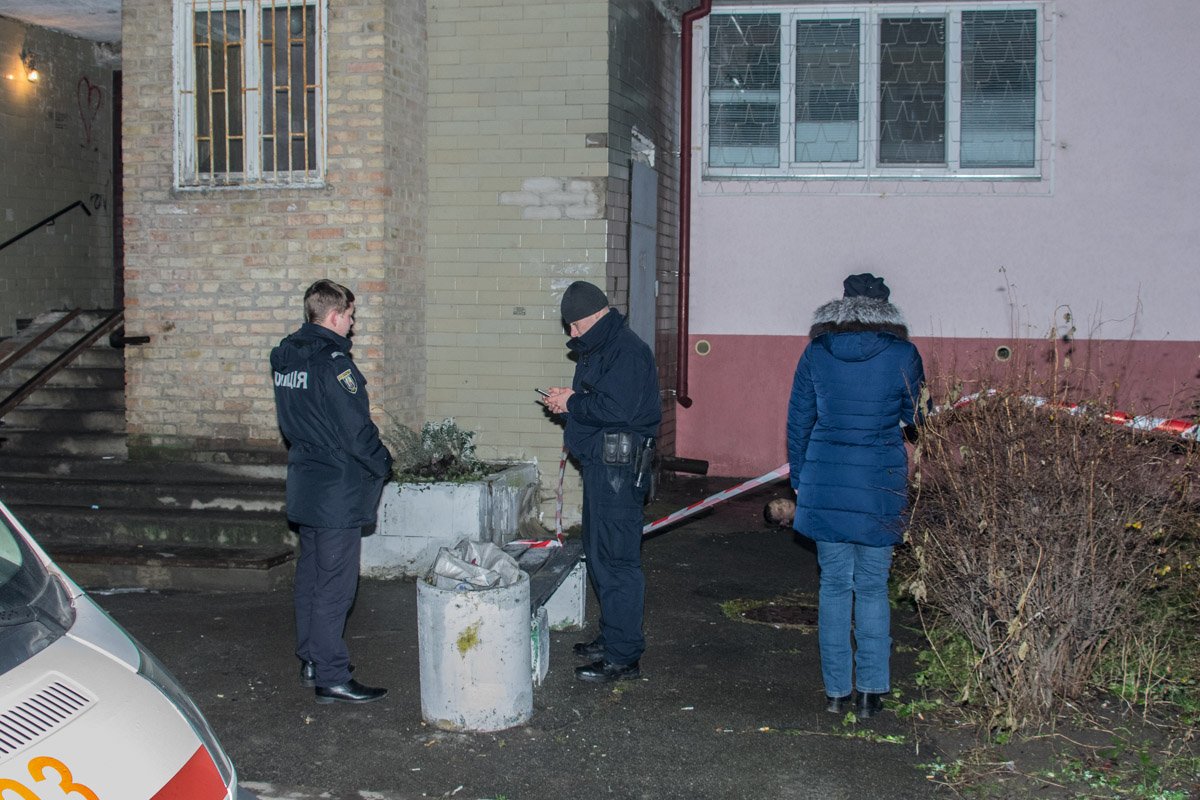 В Киеве в новогоднюю ночь мужчина выбросился из окна балкона 