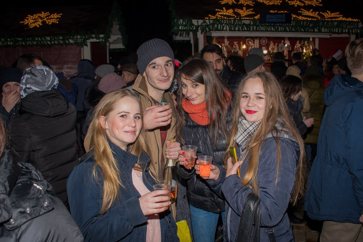 Встреча года собаки в кругу друзей - залог успеха Встреча года Собаки в кругу друзей - залог успеха