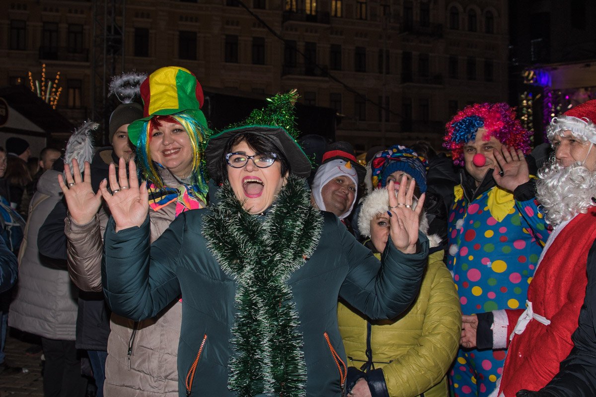 У главной красавицы праздника появилась конкурентка У главной красавицы праздника появилась конкурентка
