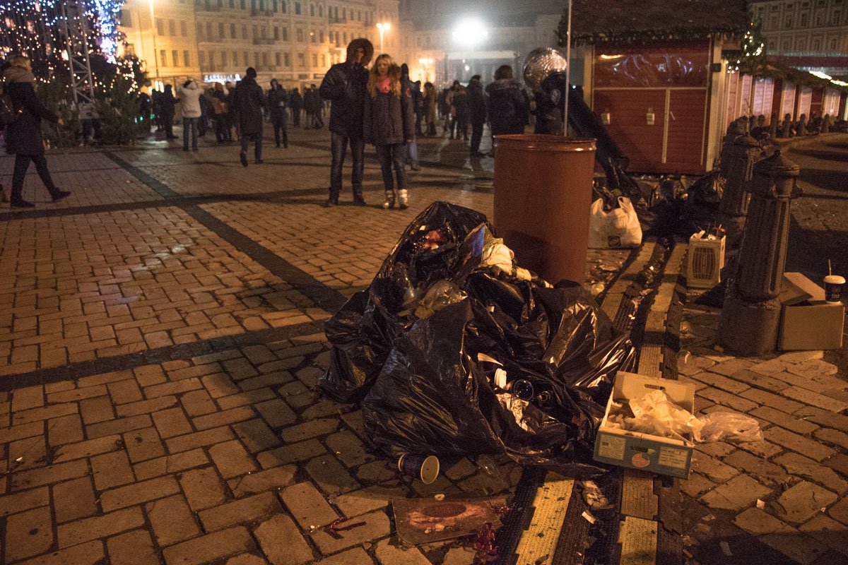 Больше всего людей было на Софии, мусора тоже 