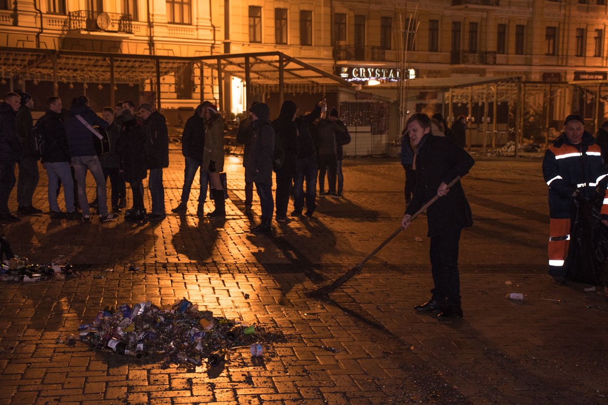 А к утру 1 января площадь будет снова чистой 